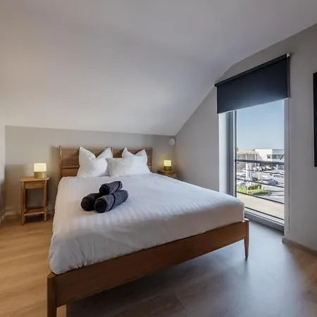 Bergamot Apartment *
